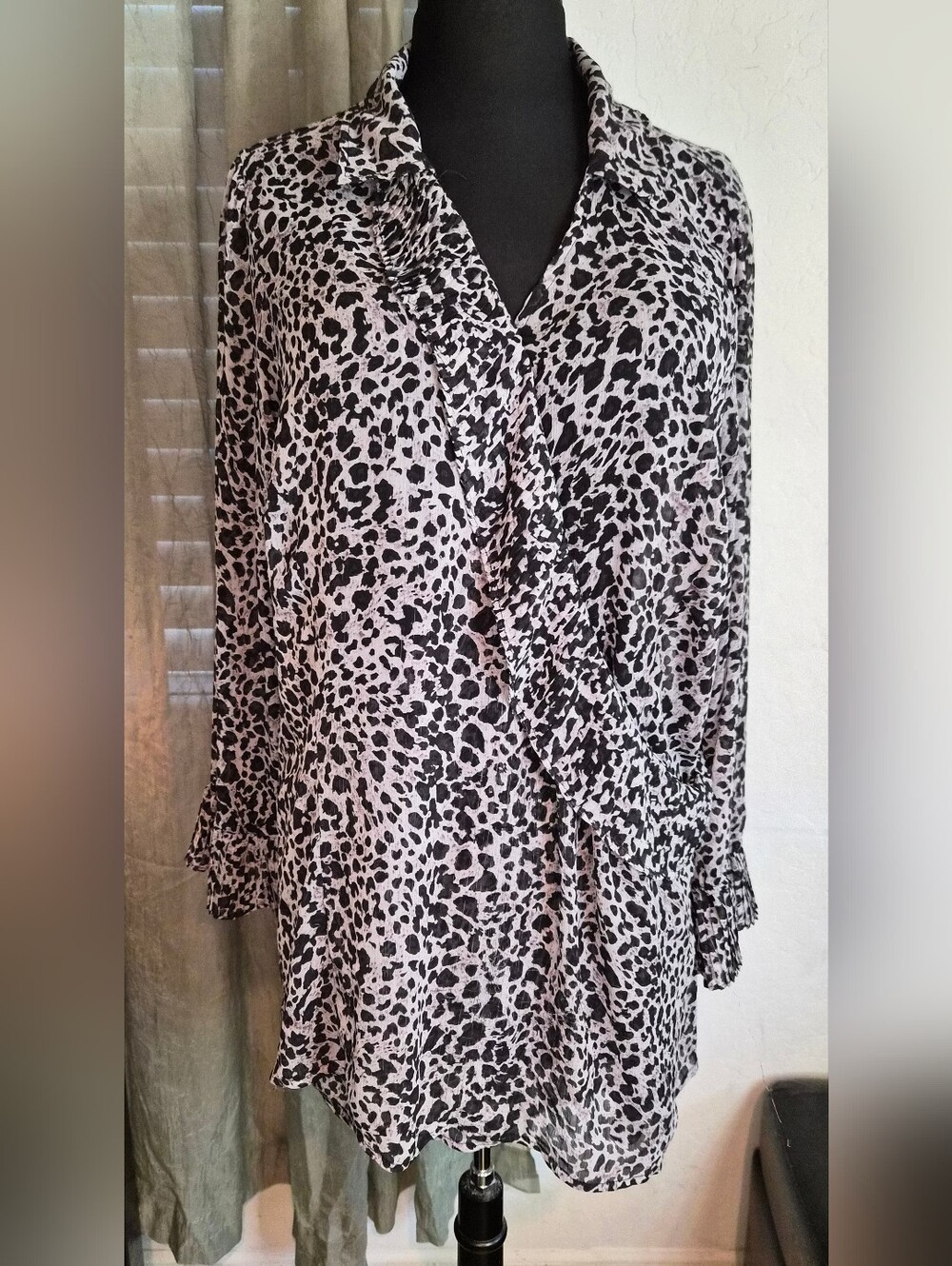 Avenue Leopard Print Ruffle V-Neck Blouse #0301